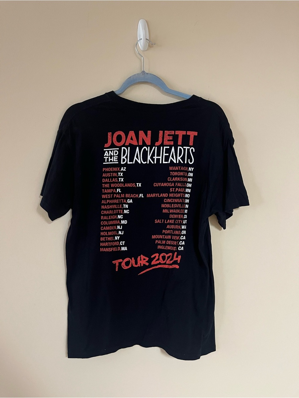 Joan Jett & The Blackhearts Black Graphic Concert Tour T-Shirt - Picture 3 of 3